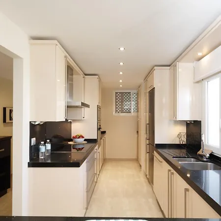 Apartmán Banus - Banus Playa Rocio, Brand New, Direct Access To The Beach, Terrace Direct Views Of The Garden & Pool, 3-min Walk To Puerto Banus , Super Bright